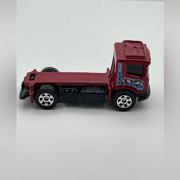2011 MATCHBOX PIT KING 1:64 RED 2 3/4" DIECAST SEMI TRACTOR TRUCK #828 - Picture 2 of 5